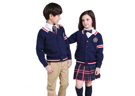 Escuela primaria de algodón de los suéteres del uniforme escolar de la raya del cuello de V del estilo británico de