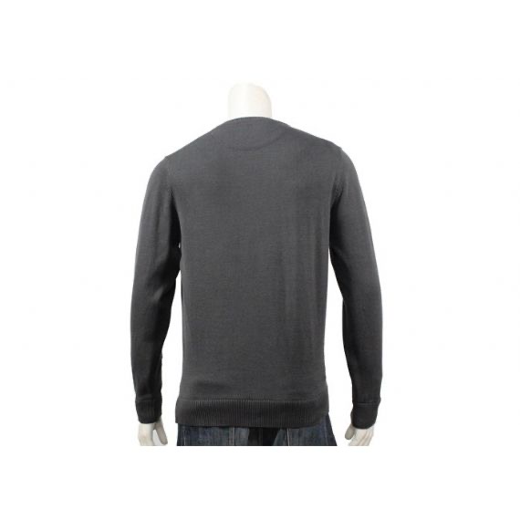 Suéter de punto para hombre de color gris de manga larga con dos botones falsos en el hombro
