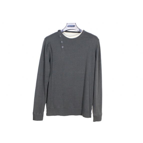 Suéter de punto para hombre de color gris de manga larga con dos botones falsos en el hombro