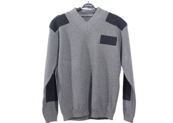 Suéter de cuello en V de gran tamaño con estampado de jerséis para hombre en estilo militar con parche en el hombro